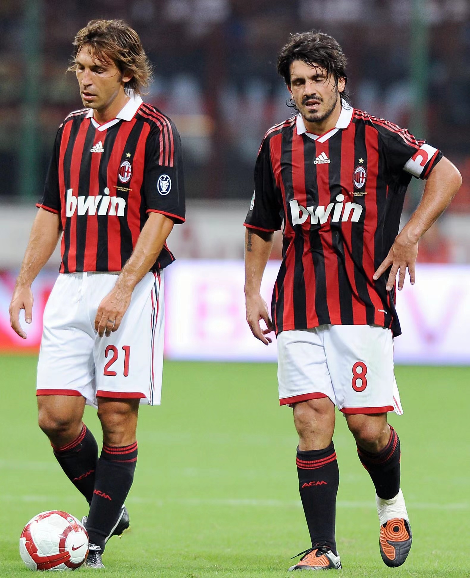 莱万：失去袖标很难过，但感受到了球迷的爱；不恨普罗别日